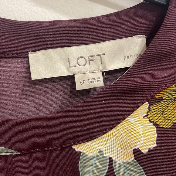Loft floral maroon dress size 6P - Picture 2 of 3